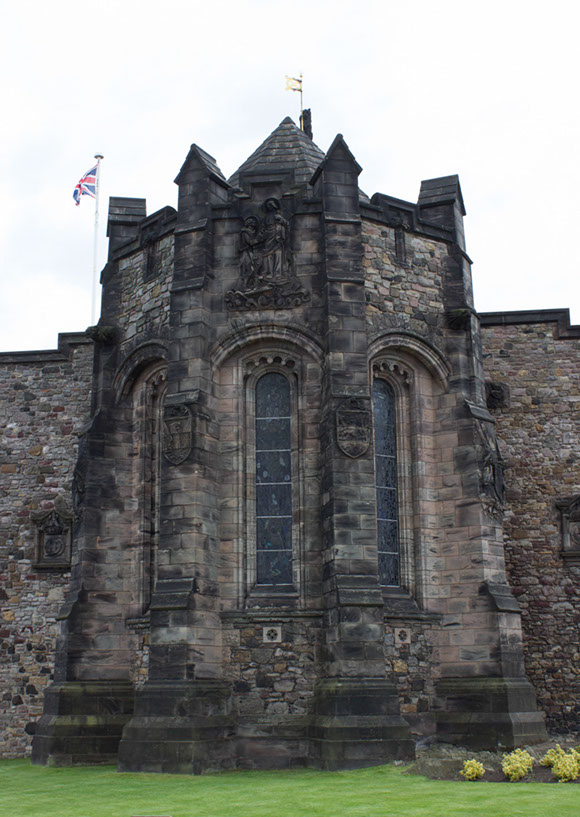 %_tempFileName02edinburghcastle1%